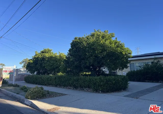 Photo 3 of Multi family home for sale at 9278 Kewen Ave, Sun Valley, CA 91352 | MLS# 26835013 | Listing updated on 2026-05-23