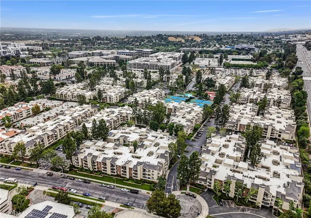 2nd image of 5500 Owensmouth Ave, Woodland Hills, CA 91367