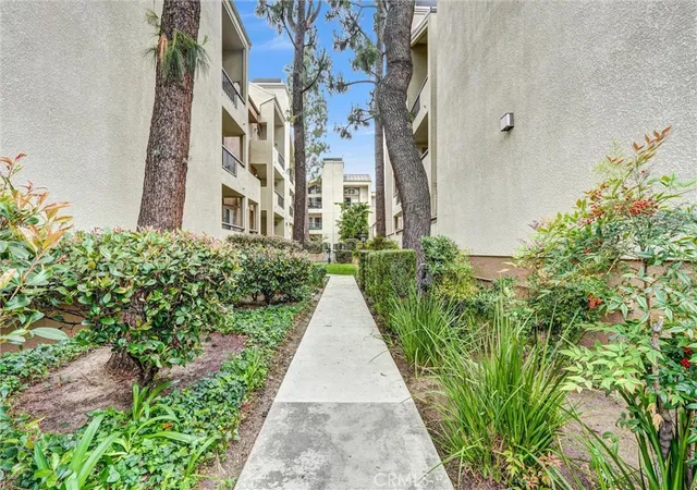 3rd image of 5500 Owensmouth Ave #122, Woodland Hills, CA 91367 | MLS# PW26106941