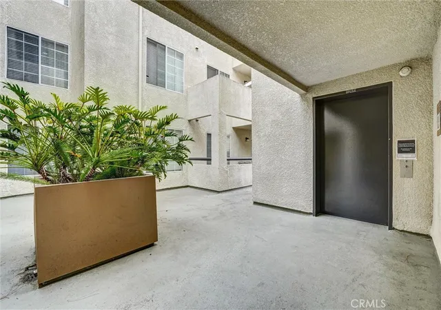 4th image of 5500 Owensmouth Ave #122, Woodland Hills, CA 91367 | MLS# PW26106941