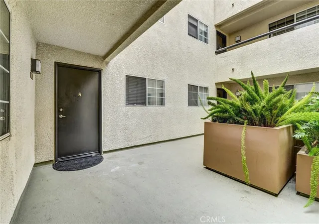 5th image of 5500 Owensmouth Ave #122, Woodland Hills, CA 91367 | MLS# PW26106941