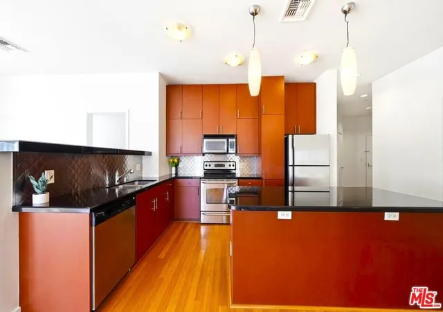 3rd image of 3810 Wilshire Blvd #605, Los Angeles, CA 90010 | MLS# 26832727