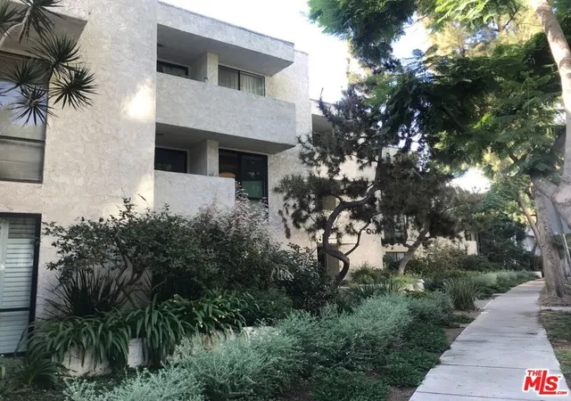 Photo 2 of Condo for sale at 8400 De Longpre Ave #104, West Hollywood, CA 90069 | MLS# 26833783 | Listing updated on 2026-10-09