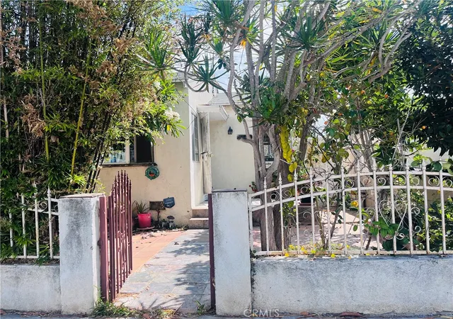 Photo 3 of Single family home for sale at 4130 Redwood Ave, Los Angeles, CA 90066 | MLS# CV26106468 | Listing updated on 2026-09-28