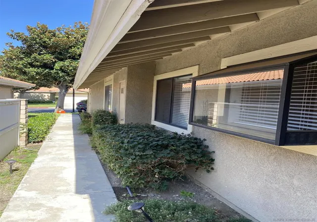 2nd image of 1256 Upland Hills Dr South, Upland, CA 91786 | MLS# 260011950SD