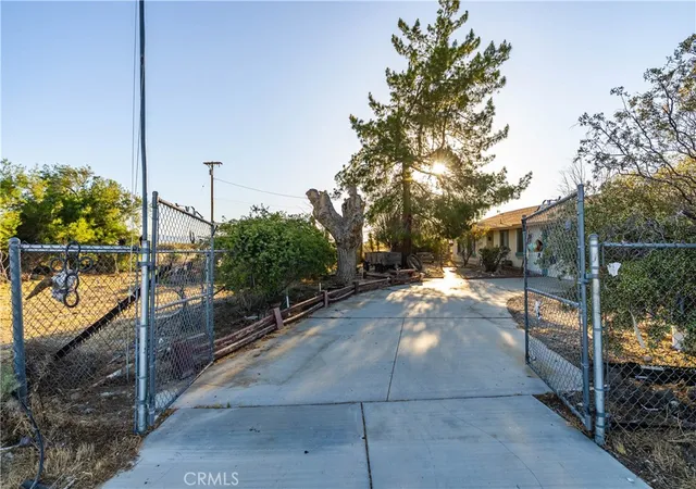 5th image of 20539 E Avenue R, Palmdale, CA 93591 | MLS# SR26106947