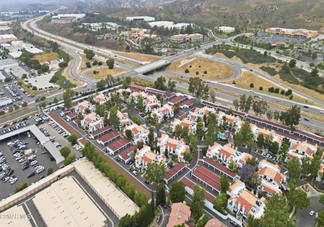 2nd image of 1182 Tivoli Ln, Simi Valley, CA 93065