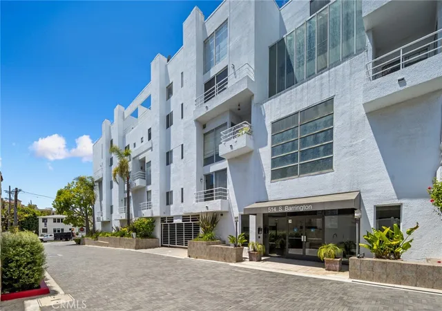 2nd image of 520 S Barrington Ave #116, Los Angeles, CA 90049 | MLS# AR26092248