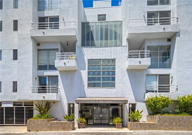 3rd image of 520 S Barrington Ave, Los Angeles, CA 90049