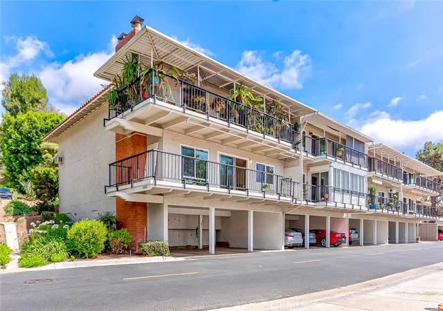 23rd image of 3300 Via Carrizo #D, Laguna Woods, CA 92637 | MLS# PW26107350