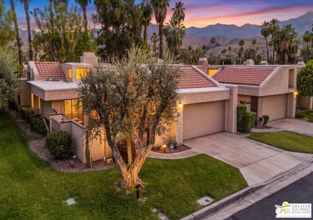 Listing Photo 2 - Condo for sale in building located at 7527 Paseo Azulejo, Palm Springs, CA 92264 - Unit #