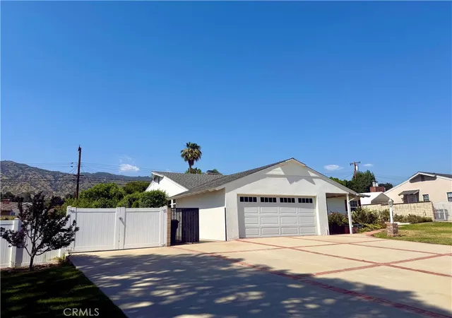 Photo 4 of Single family home for sale at 543 E Comstock, Glendora, CA 91741 | MLS# OC26107648 | Listing updated on 2026-09-29