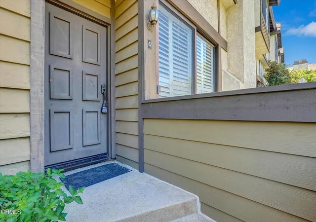 2nd image of 21209 Lassen St #4, Los Angeles, CA 91311 | MLS# P1-27199