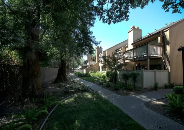 1st image of 546 Woodside Oaks #6, Sacramento, CA 95825 | MLS# ML82047662
