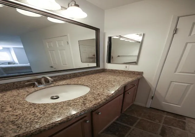 2nd image of 546 Woodside Oaks, Sacramento, CA 95825