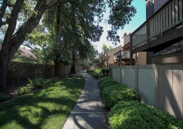 2nd image of 546 Woodside Oaks #6, Sacramento, CA 95825 | MLS# ML82047662