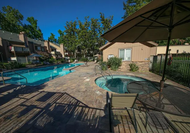 3rd image of 546 Woodside Oaks, Sacramento, CA 95825