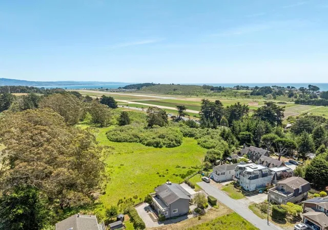 Homes for sale in Moss Beach, CA | 1077 Pearl Ave, Moss Beach, CA 94038 | MLS# ML82047672