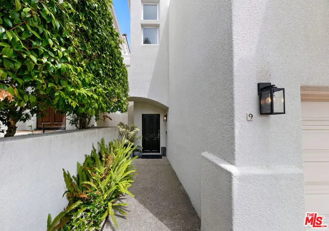 Photo 3 of Condo for sale at 6435 Zumirez Dr #9, Malibu, CA 90265 | MLS# 26835211 | Listing updated on 2026-10-01