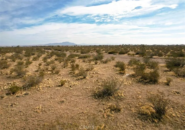 13th image of 8 Maricopa Rd, Victorville, CA 92392 | MLS# HD26107786