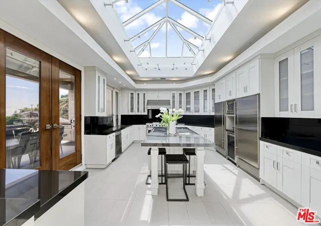 3rd image of 8827 Evanview Dr, Los Angeles, CA 90069 | MLS# 26835427