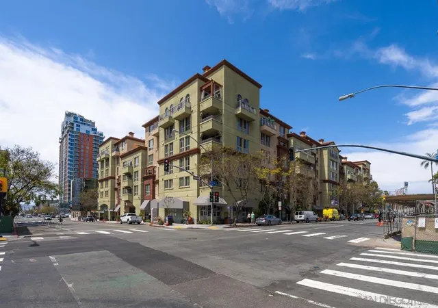 2nd image of 1501 Front St 613, San Diego, CA 92101