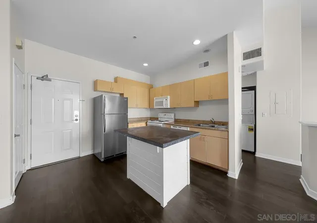 5th image of 1501 Front St 613, San Diego, CA 92101