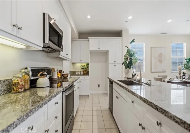 Listing Photo 5 - Condo for sale in building located at 291 E Arrow, Glendora, CA 91740 - Unit #17