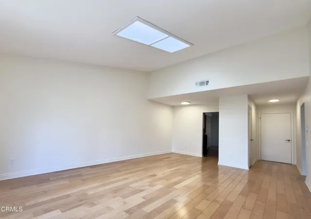 3rd image of 15117 Village 15, Camarillo, CA 93012 | MLS# V1-36475
