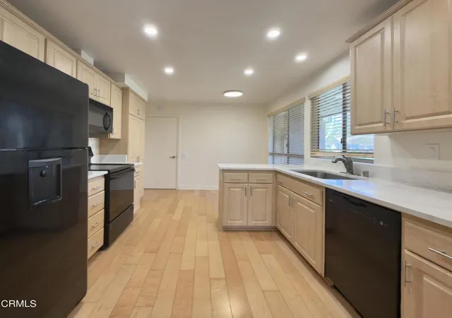 4th image of 15117 Village 15, Camarillo, CA 93012 | MLS# V1-36475