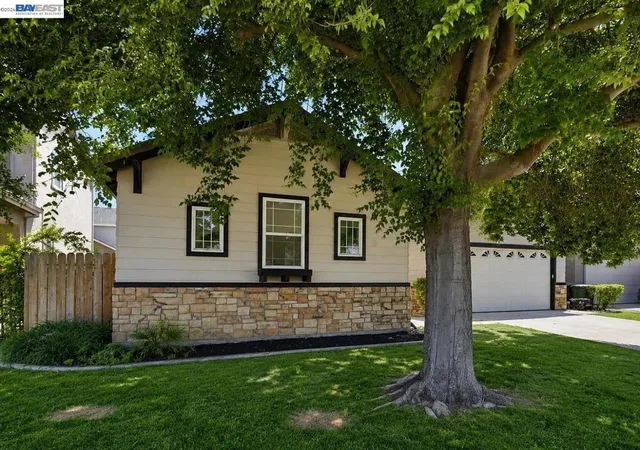 3rd image of 530 Seaport Village Dr, Livingston, CA 95334 | MLS# 41135159