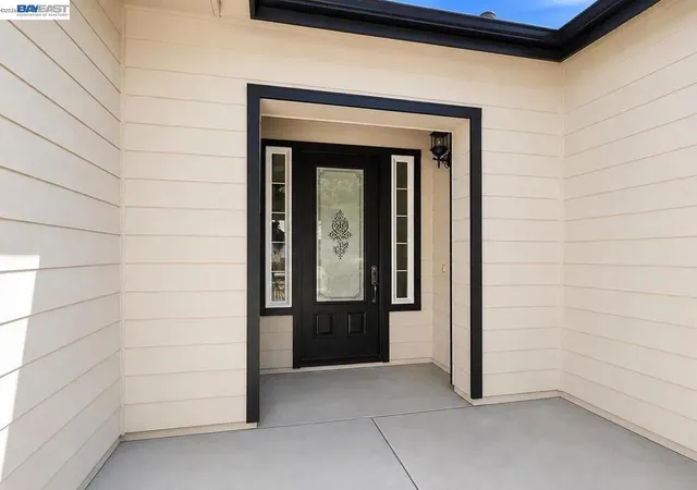 5th image of 530 Seaport Village Dr, Livingston, CA 95334 | MLS# 41135159