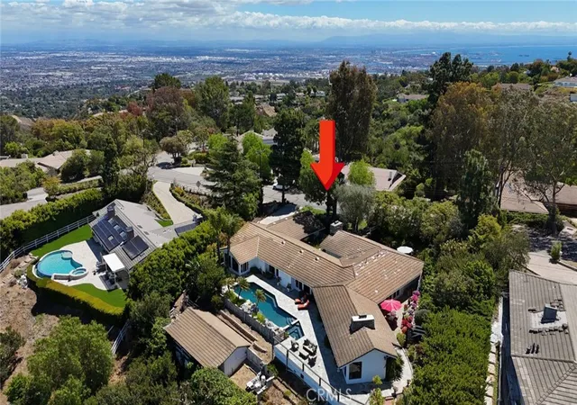 Photo 3 of Single family home for sale at 14 Georgeff, Rolling Hills, CA 90274 | MLS# PV26107296 | Listing updated on 2026-10-07