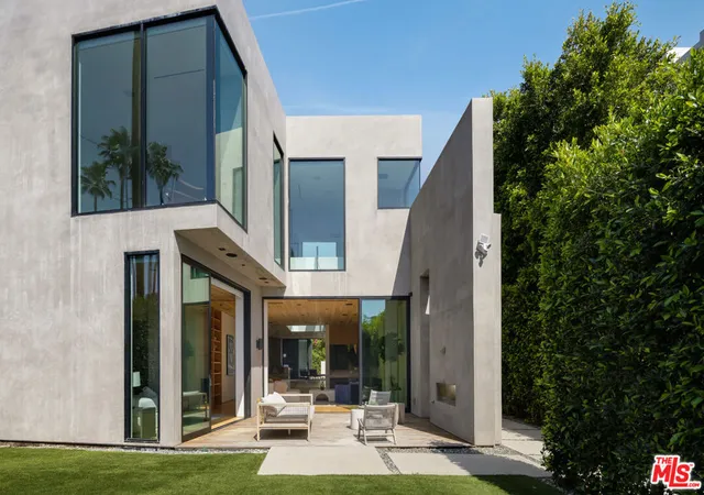 Photo 1 of Single family home for sale at 952 N Laurel Ave, Los Angeles, CA 90046 | MLS# 26834463 | Listing updated on 2026-10-29
