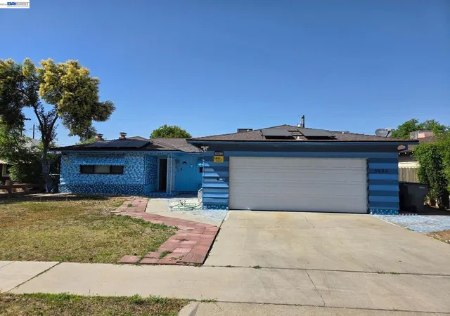 Homes for sale in Fresno, CA | 3823 E Donner Ave, Fresno, CA 93726 | MLS# 41135174