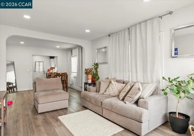 3rd image of 9903 Olive St, Oakland, CA 94603 | MLS# 41135175