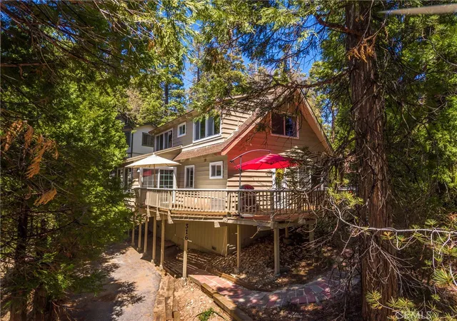 Homes for sale in Lake Arrowhead, CA | 316 Corona (aka 216 Crest Cir) Cir, Lake Arrowhead, CA 92352 | MLS# IG26108046
