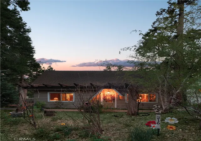 Homes for sale in Lake Arrowhead, CA | 316 Corona (aka 216 Crest Cir) Cir, Lake Arrowhead, CA 92352 | MLS# IG26108046