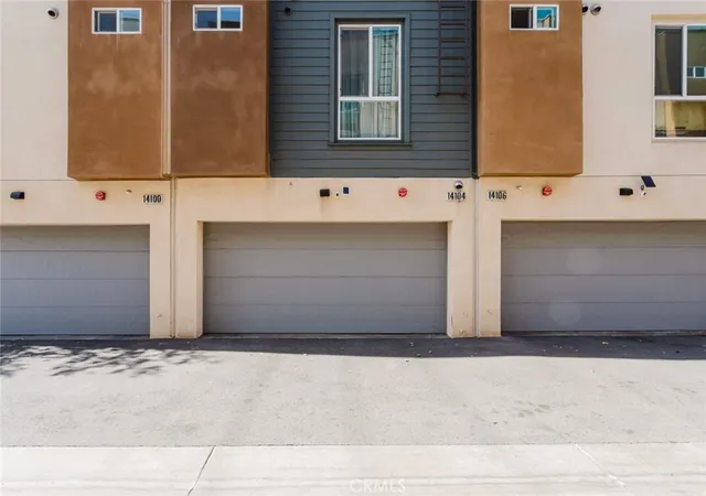 Homes for sale in Van Nuys, CA | Row Cal, Van Nuys, CA 91405