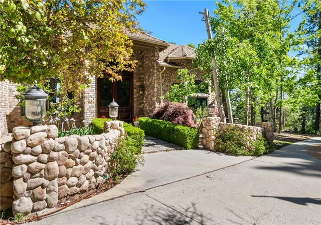 3rd image of 293 Fairway, Lake Arrowhead, CA 92352 | MLS# IG26069860