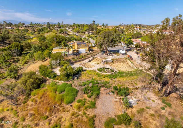 17th image of 183 Cerro Crest Dr, Camarillo, CA 93010 | MLS# V1-36481