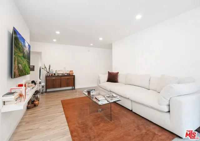 Photo 3 of Condo for sale at 525 N Sycamore Ave #301, Los Angeles, CA 90036 | MLS# 26835811 | Listing updated on 2026-09-23