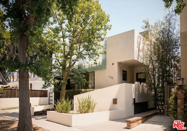 Listing Photo 4 - Condo for sale in building located at 732 Huntley Dr, West Hollywood, CA 90069 - Unit #1