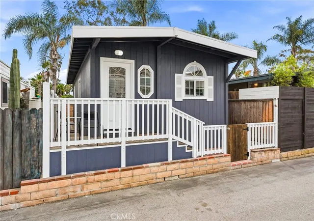 2nd image of 14 Cottonwood Ln, Seal Beach, CA 90740 | MLS# OC26108027