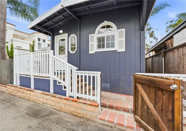 4th image of 14 Cottonwood Ln, Seal Beach, CA 90740 | MLS# OC26108027