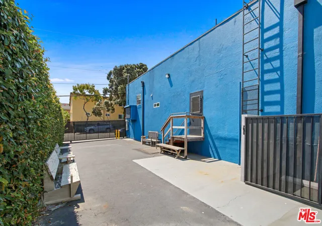 Photo 3 of Single family home for sale at 2331 4th Street, Santa Monica, CA 90405 | MLS# 26835943 | Listing updated on 2026-05-26