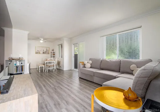 Listing Photo 5 - Condo for sale in building located at 180 Avenida Descanso, Oceanside, CA 92057 - Unit #A
