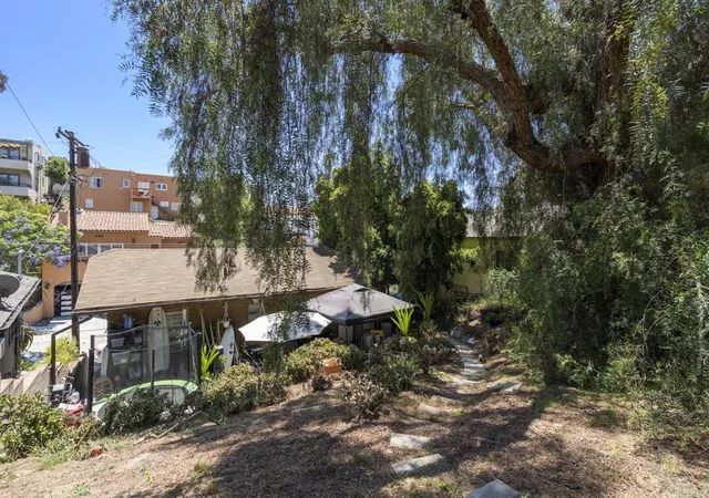 Listing Photo 4 - Condo for sale in building located at 1620 Glenwood Dr, San Diego, CA 92103 - Unit #2