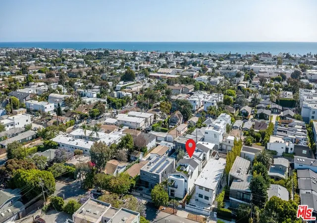 Photo 3 of Mansion for sale at 337 6th Avenue, Venice, CA 90291 | MLS# 26835879 | Listing updated on 2026-09-01