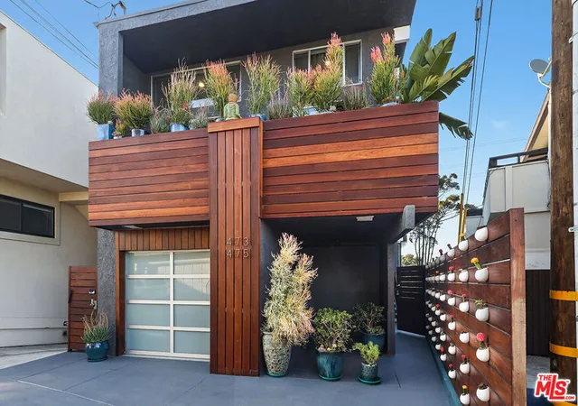 Photo 2 of Single family home for sale at 472 Rosecrans Ave, Manhattan Beach, CA 90266 | MLS# 26835949 | Listing updated on 2026-09-19
